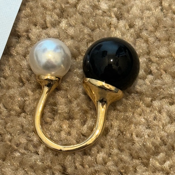 Ring - Picture 2 of 4